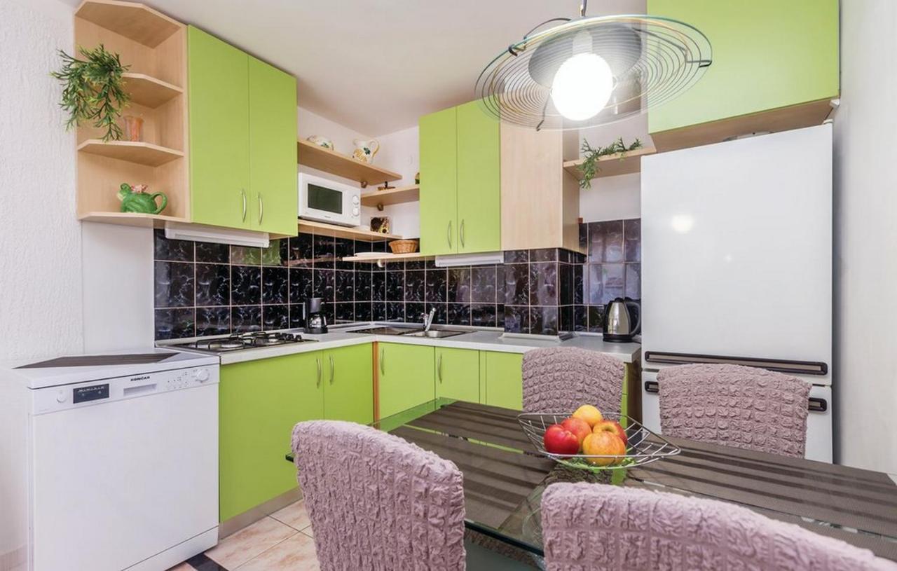 Apartments Paola Karlobag Bilik gambar