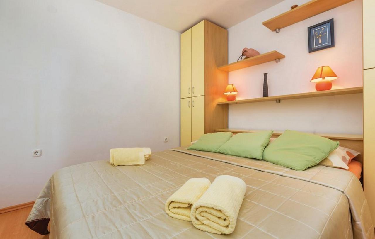 Apartments Paola Karlobag Bilik gambar