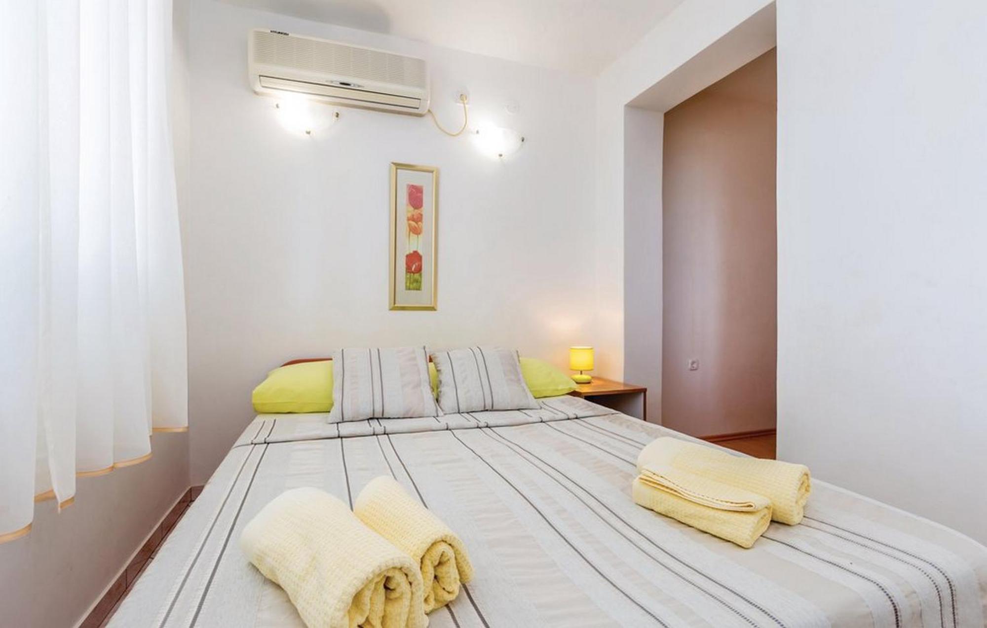 Apartments Paola Karlobag Bilik gambar