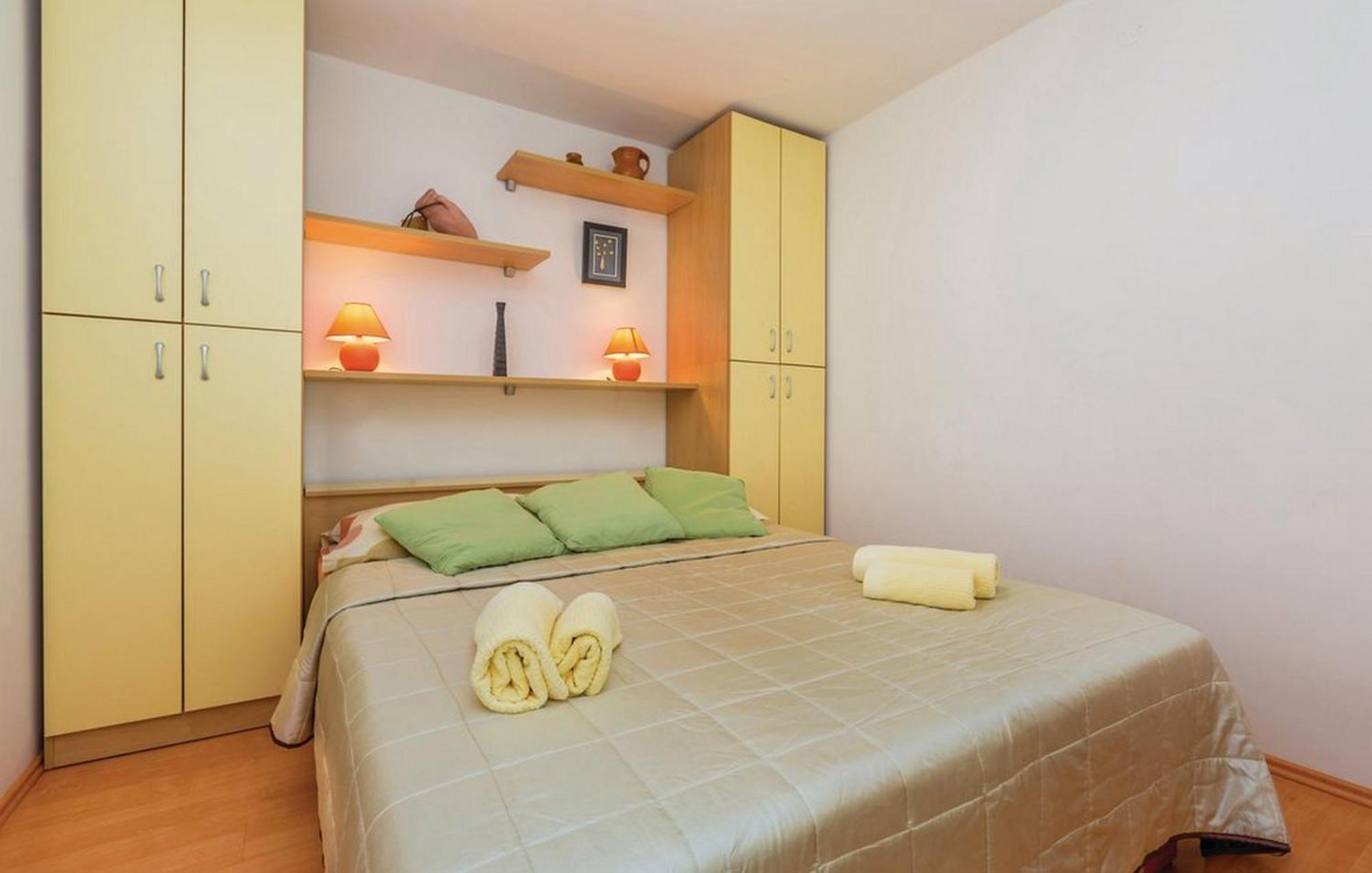 Apartments Paola Karlobag Bilik gambar